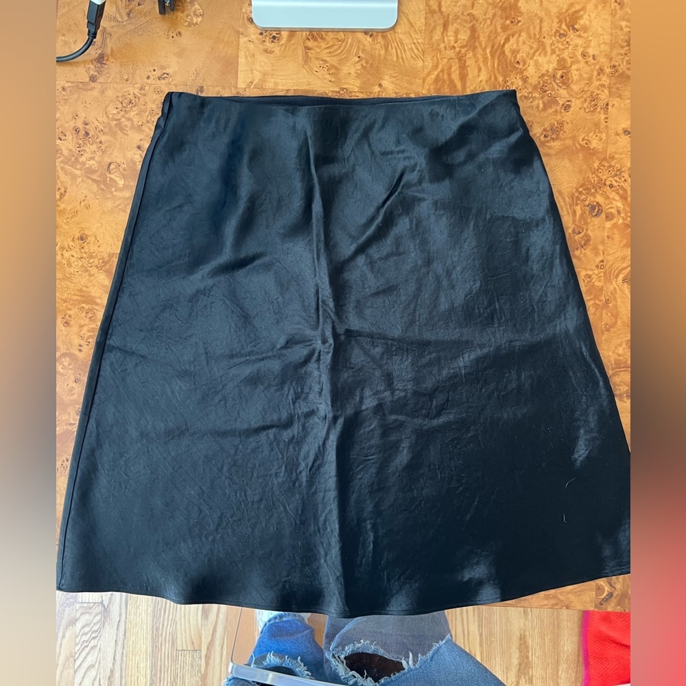 Solo mid length skirt